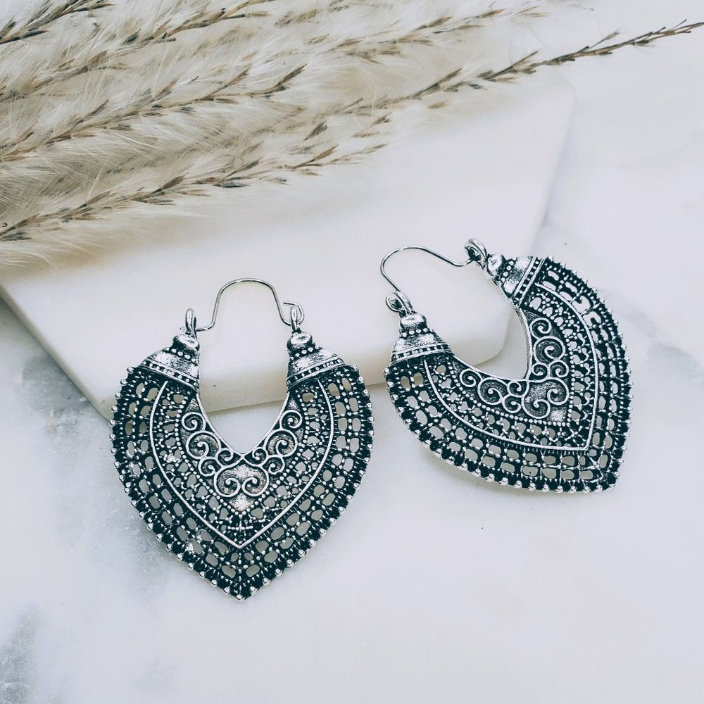 5 for $25 Boho Retro Heart Statement Earrings - Picture 1 of 6